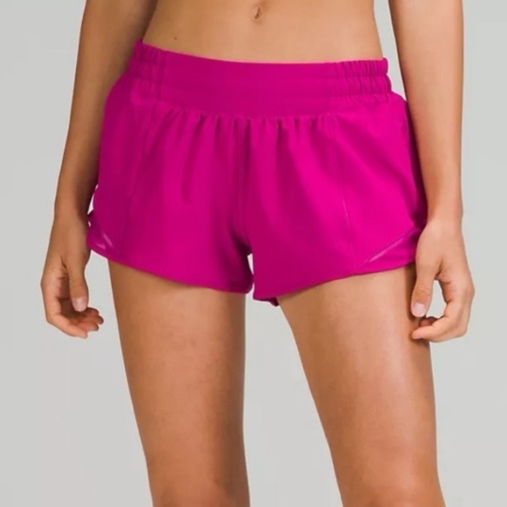 Lululemon hotty hot shorts low rise 2.5”